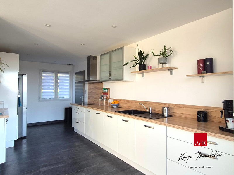 Maison - 121 m² - 5 pièces