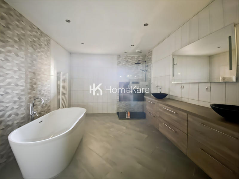 Maison - 190 m² - 5 pièces