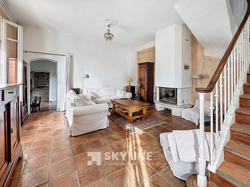 Maison - 197 m² - 9 pièces