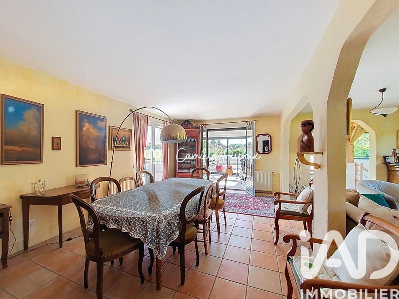 Maison - 247 m² - 10 pièces