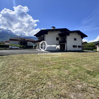 Maison - 218 m² - 8 pièces