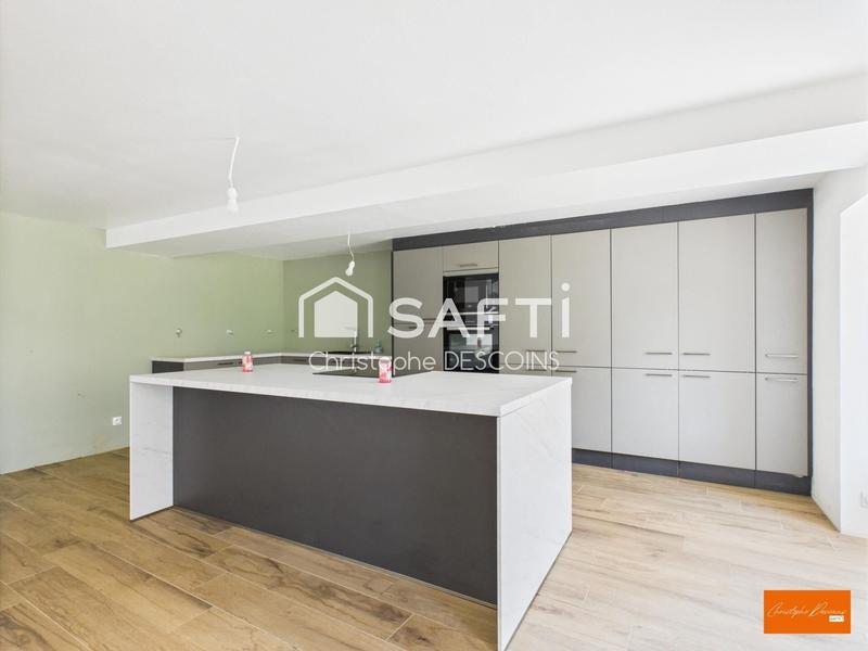 Maison - 200 m² - 6 pièces