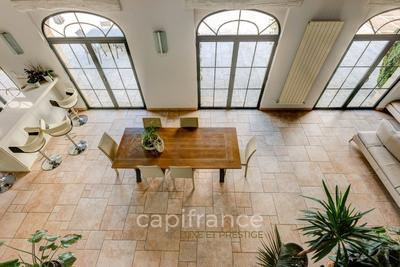 Demeure - 352 m² - 10 pièces