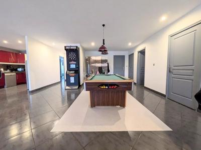 Maison - 205 m² - 5 pièces