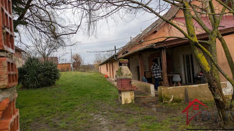 Maison - 240 m² - 9 pièces