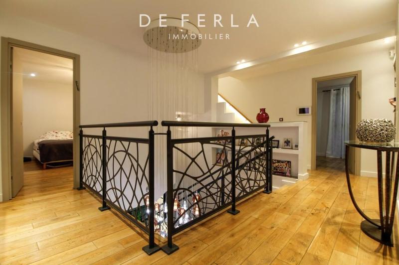 Demeure - 403 m² - 9 pièces