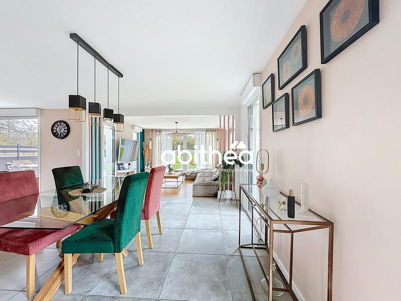 Maison - 181 m² - 8 pièces