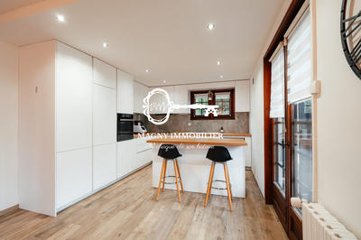 Maison - 220 m² - 7 pièces