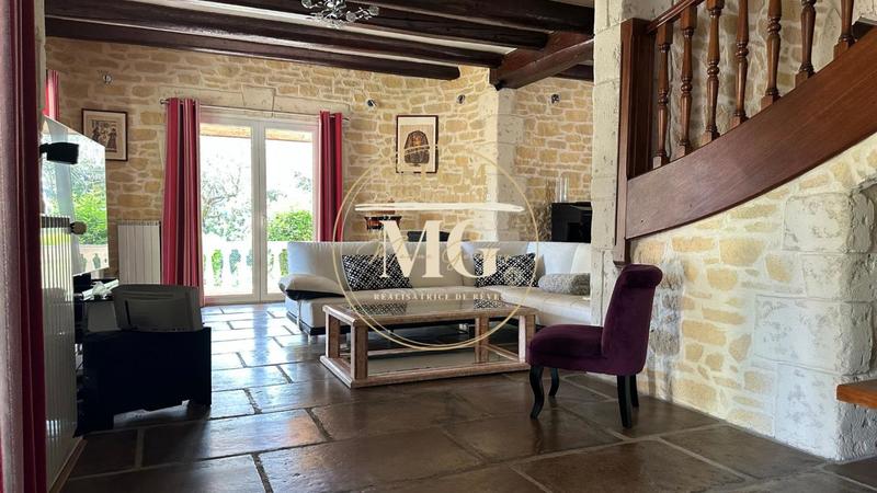 Maison - 219 m² - 4 pièces