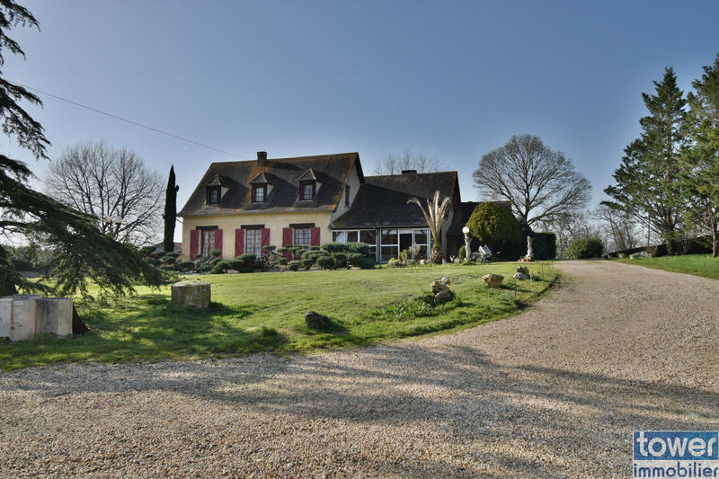 Propriété - 385 m² - 13 pièces