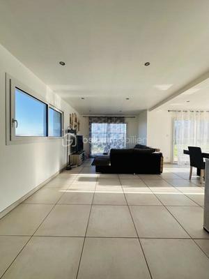 Maison - 121 m² - 6 pièces