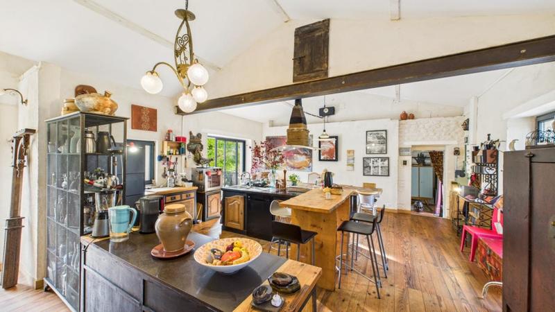 Propriété - 265 m² - 10 pièces