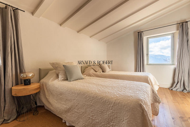 Maison - 600 m² - 25 pièces