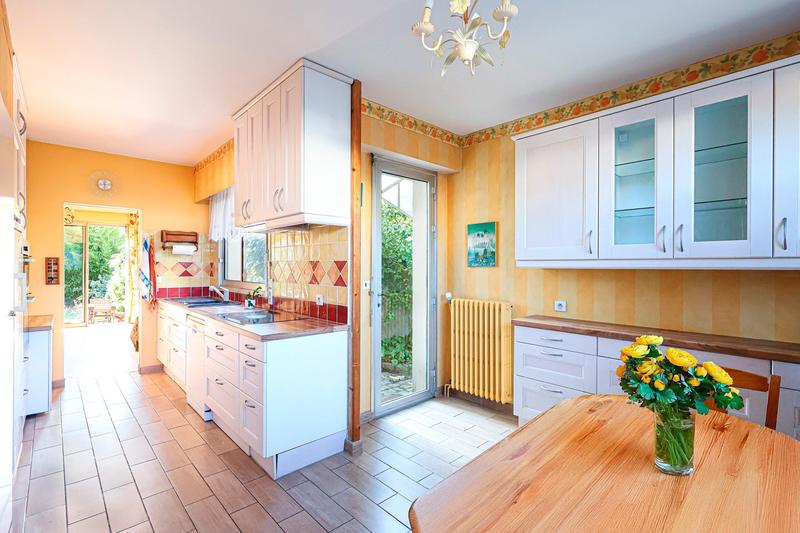 Maison - 220 m² - 8 pièces