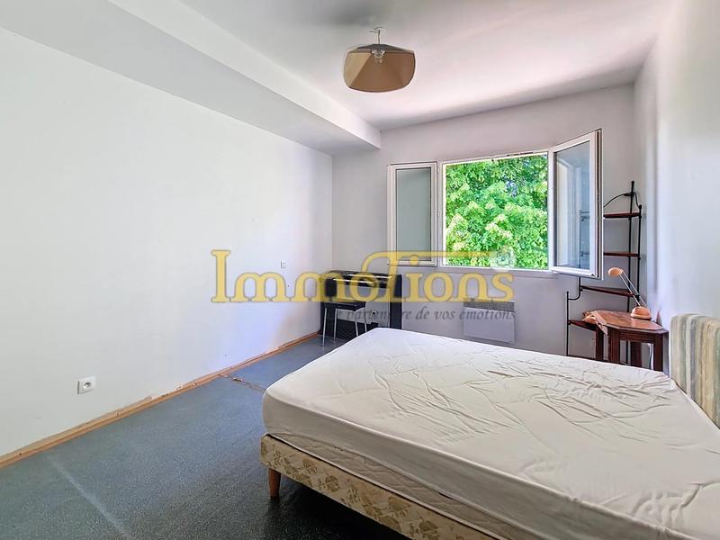 Maison - 330 m² - 9 pièces