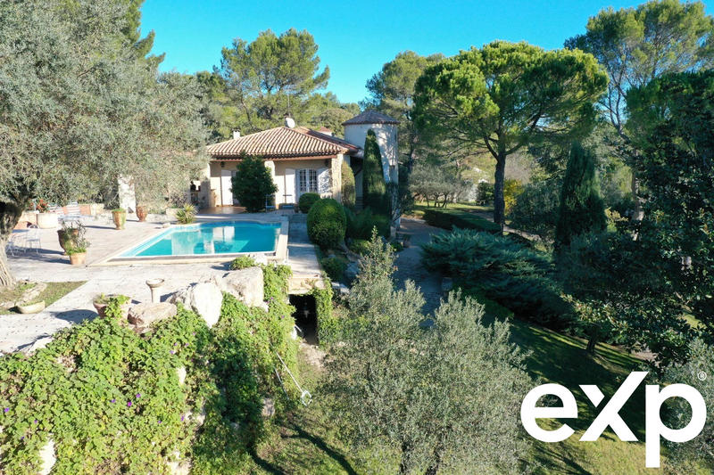 Maison - 195 m² - 8 pièces