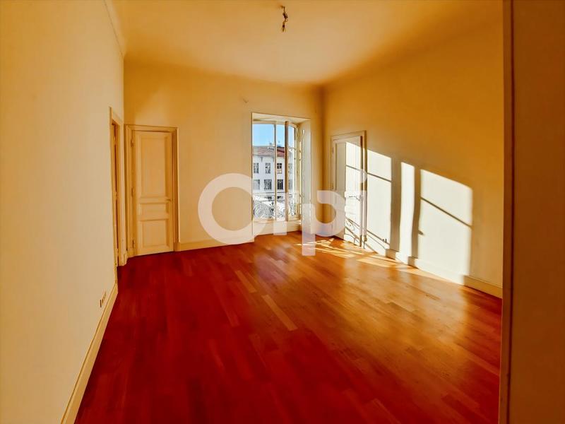 Appartement - 170 m² - 6 pièces