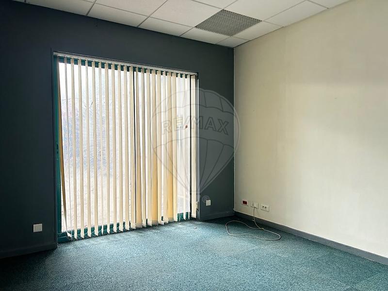 Local commercial - 143 m² - 4 pièces