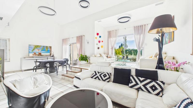 Maison - 185 m² - 6 pièces