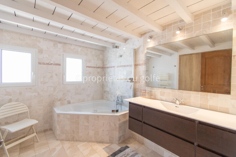 Maison - 209 m² - 8 pièces