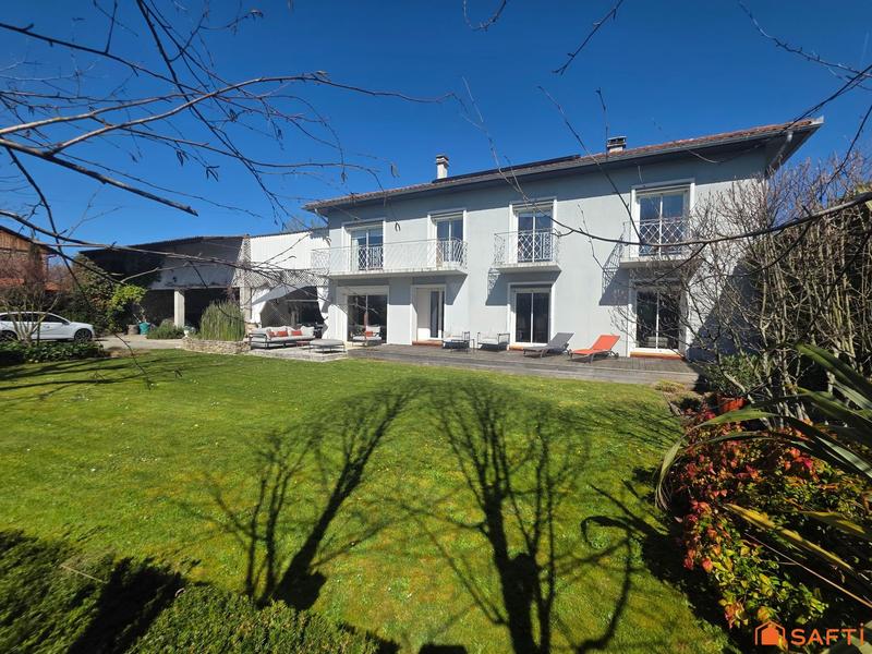 Maison - 260 m² - 7 pièces