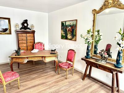 Maison - 301 m² - 11 pièces