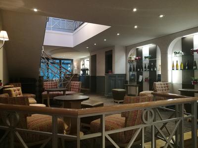 Manoir - 3 300 m² - 65 pièces