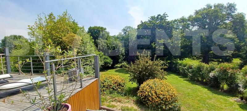 Demeure - 250 m² - 9 pièces