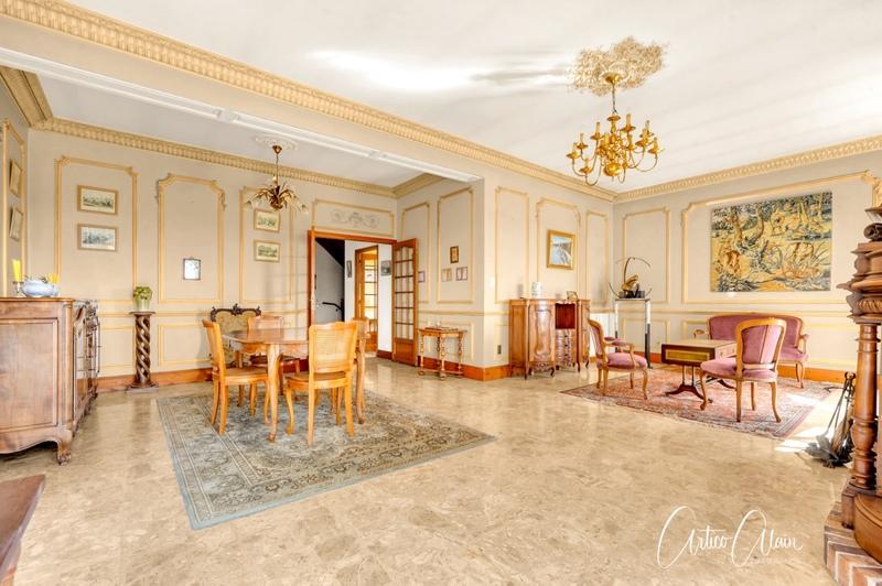 Propriété - 326 m² - 10 pièces