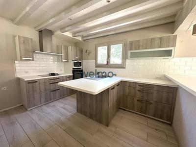 Maison - 245 m² - 8 pièces