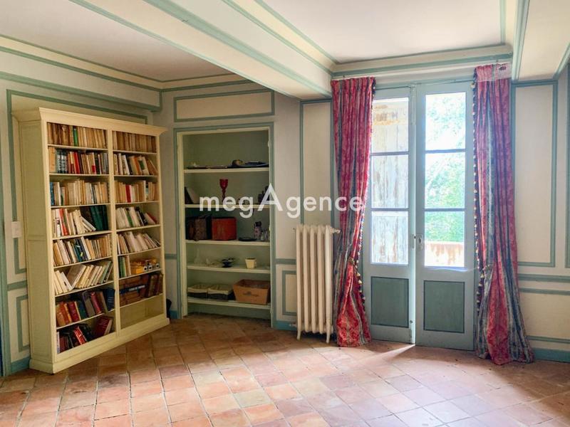 Propriété - 1 000 m² - 12 pièces