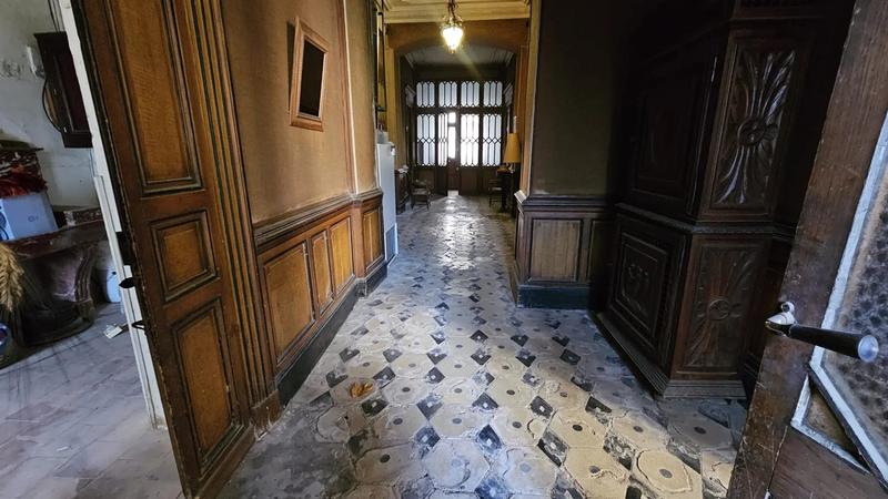 Maison - 640 m² - 12 pièces