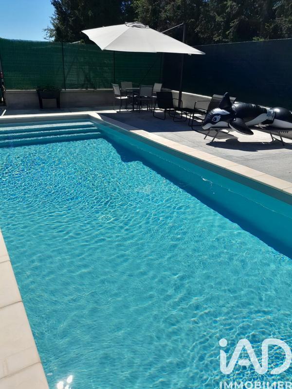 Maison - 220 m² - 8 pièces