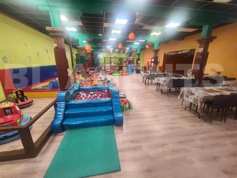 Local d'activités - 626 m² - 3 pièces