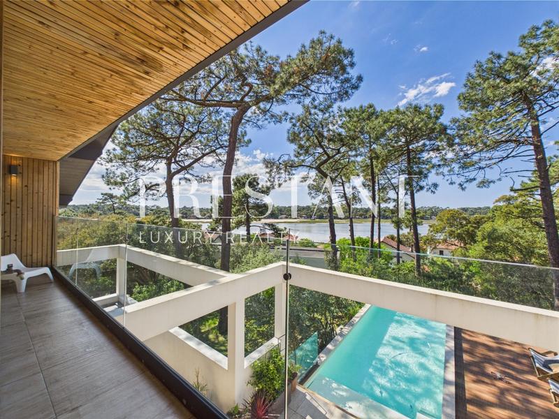 Maison - 290 m² - 10 pièces