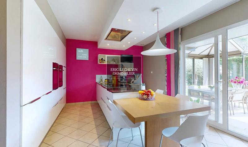 Villa - 221 m² - 8 pièces