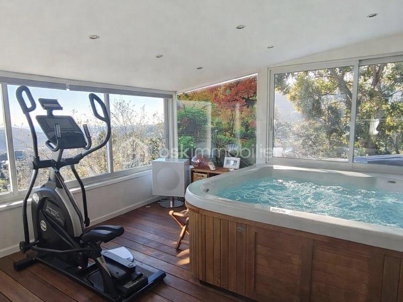 Villa - 264 m² - 7 pièces