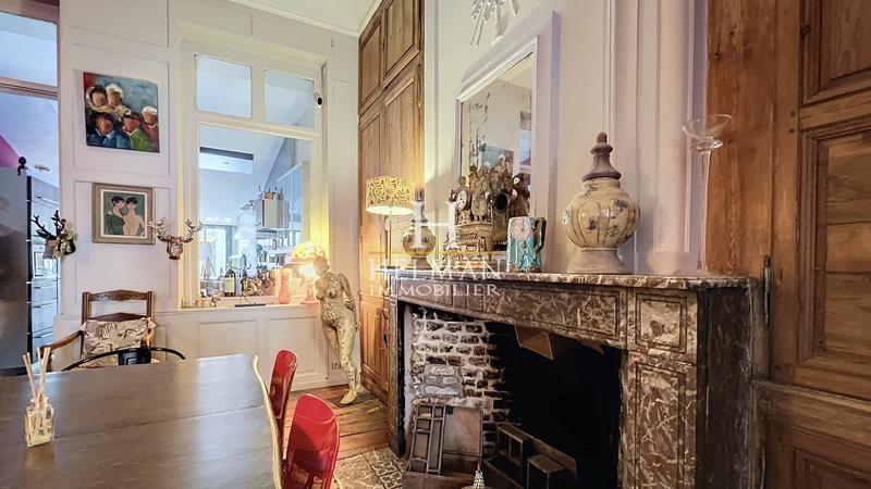 Maison - 301 m² - 11 pièces