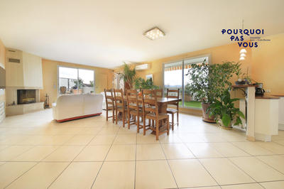 Appartement - 210 m² - 6 pièces