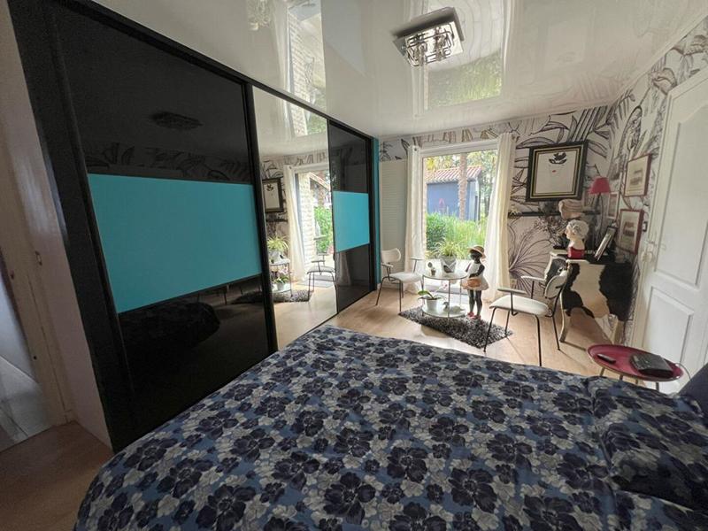 Maison - 270 m² - 12 pièces