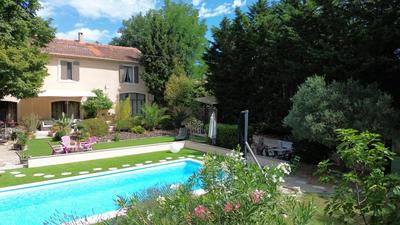 Maison - 281 m² - 8 pièces