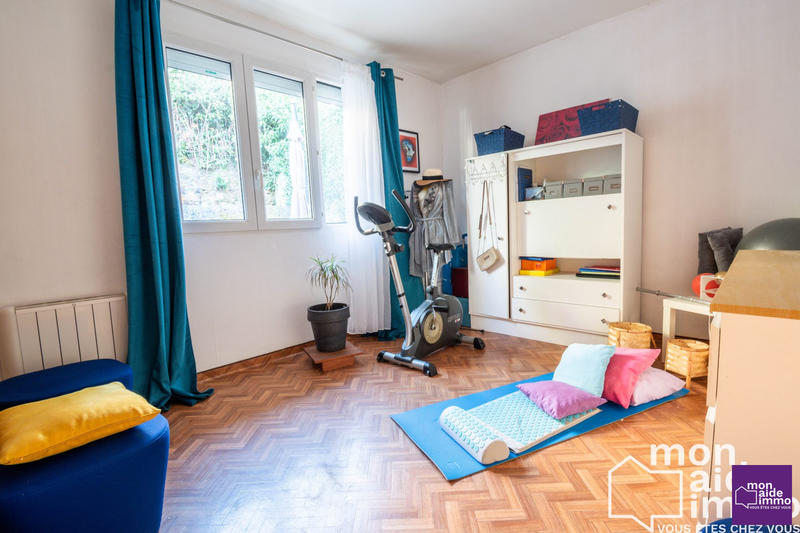 Maison traditionnelle - 210 m² - 7 pièces