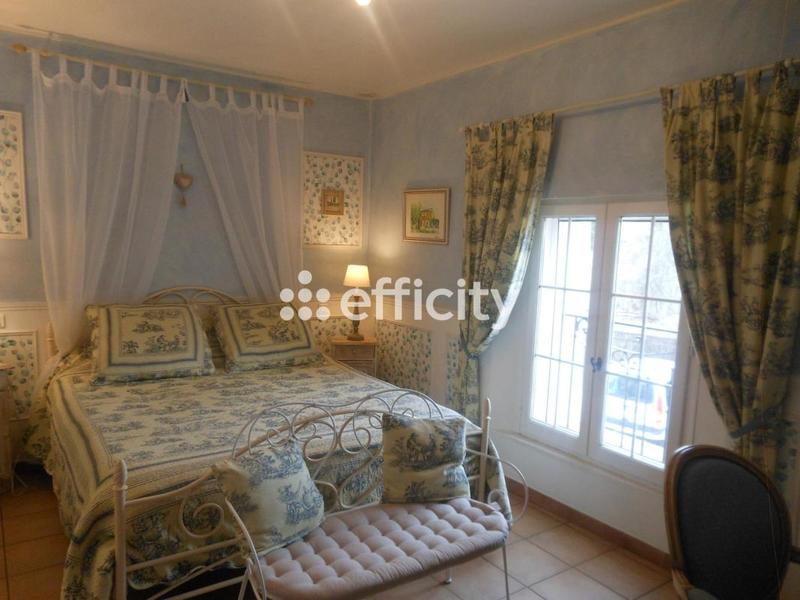 Maison - 230 m² - 9 pièces