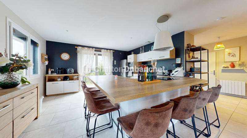 Maison - 165 m² - 8 pièces