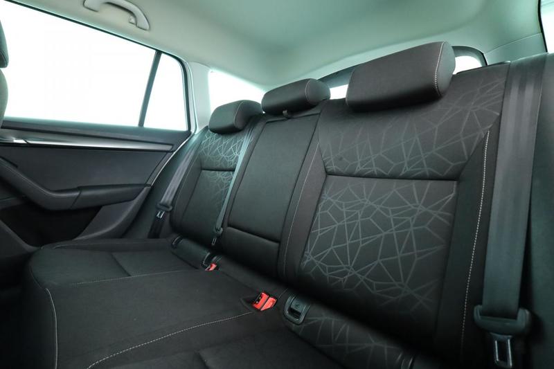 Skoda Octavia Combi 1.6 Tdi Scr Clever Dsg7 116 ch