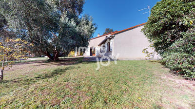 Maison - 220 m² - 8 pièces