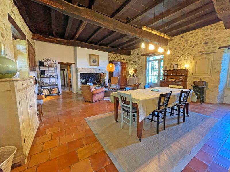 Propriété - 247 m² - 11 pièces