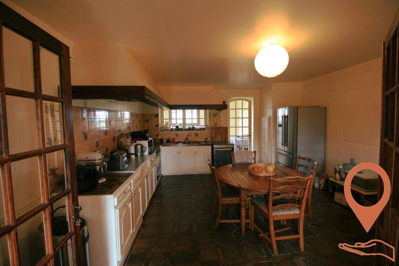 Maison traditionnelle - 575 m² - 16 pièces