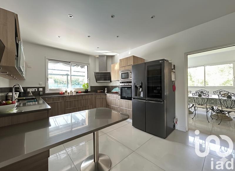 Maison - 260 m² - 8 pièces