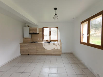 Maison traditionnelle - 82 m² - 3 pièces